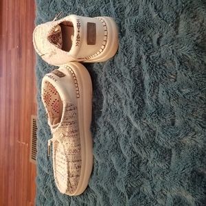 Like new Hey Dudes. Size 8